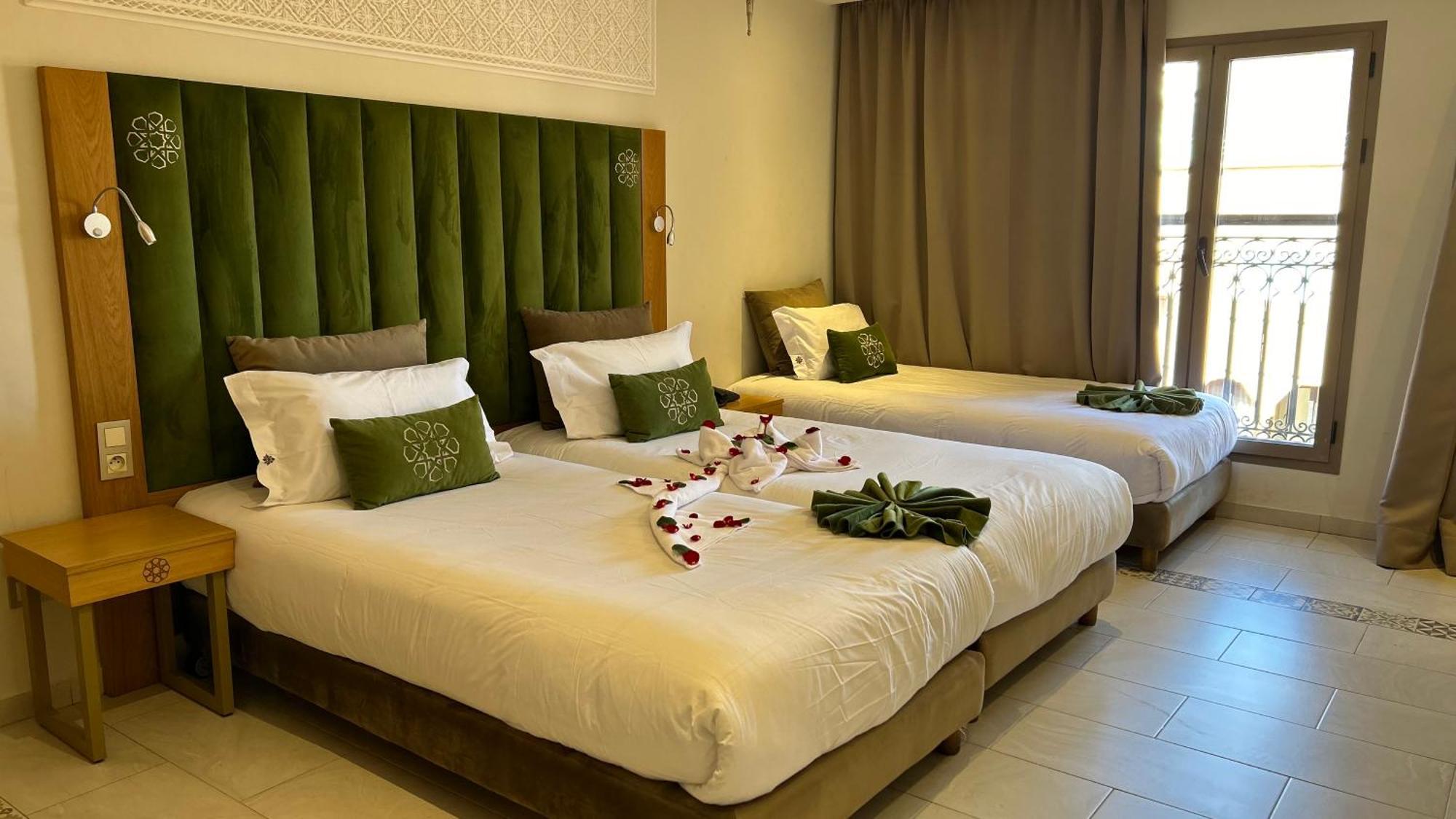 Chambre Double ou Lits Jumeaux Deluxe - Vue sur Piscine